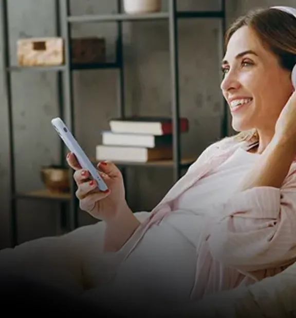 Woman listening to shomething on the phone.