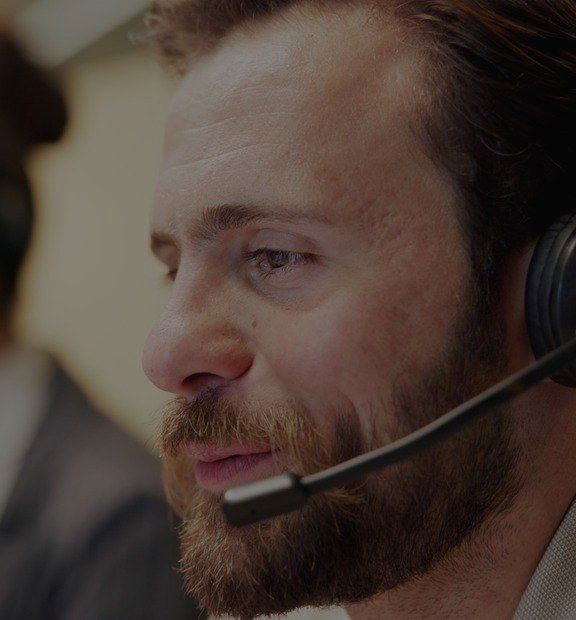 Man med headset i profil