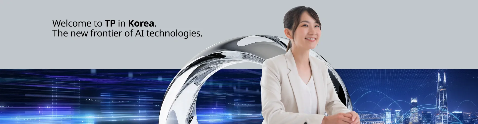 A long-haired girl in a white suit is smiling in the picture, with the background being the buildings of Seoul.