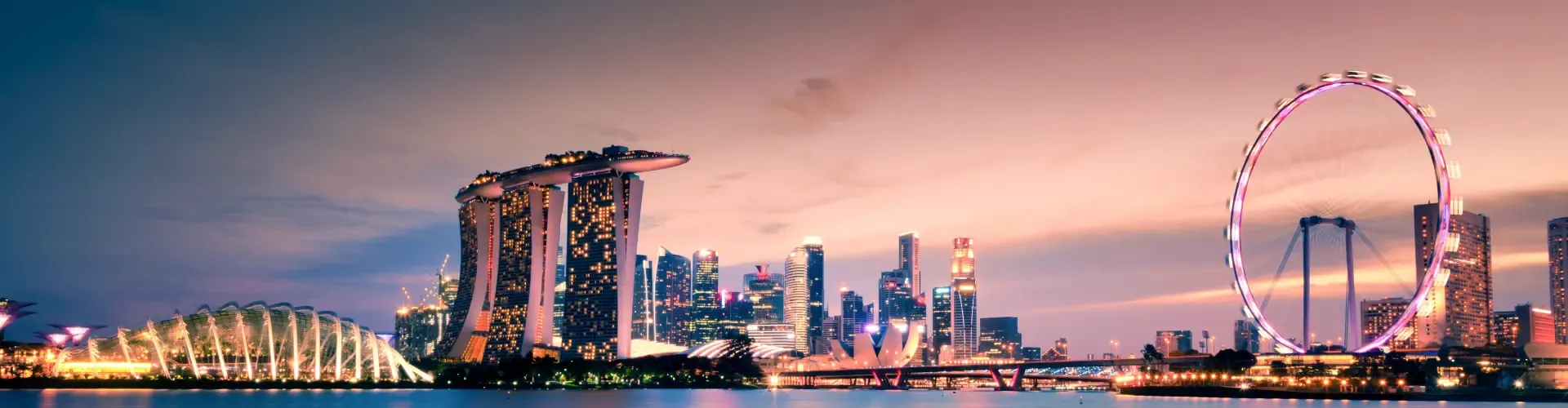 Sunset sky showcasing Singapore’s modern skyline and architecture.