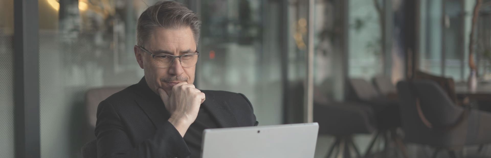 Is Using AI In Customer Service A Smart Choice TP (1)