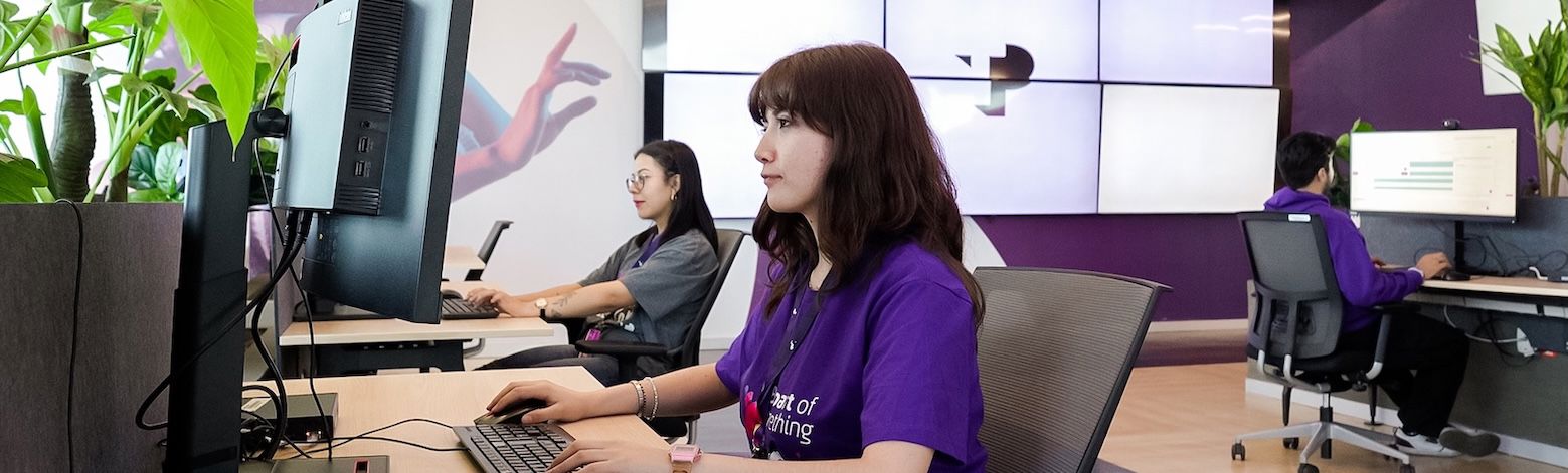 Personas colaboradoras trabajando en instalaciones de TP