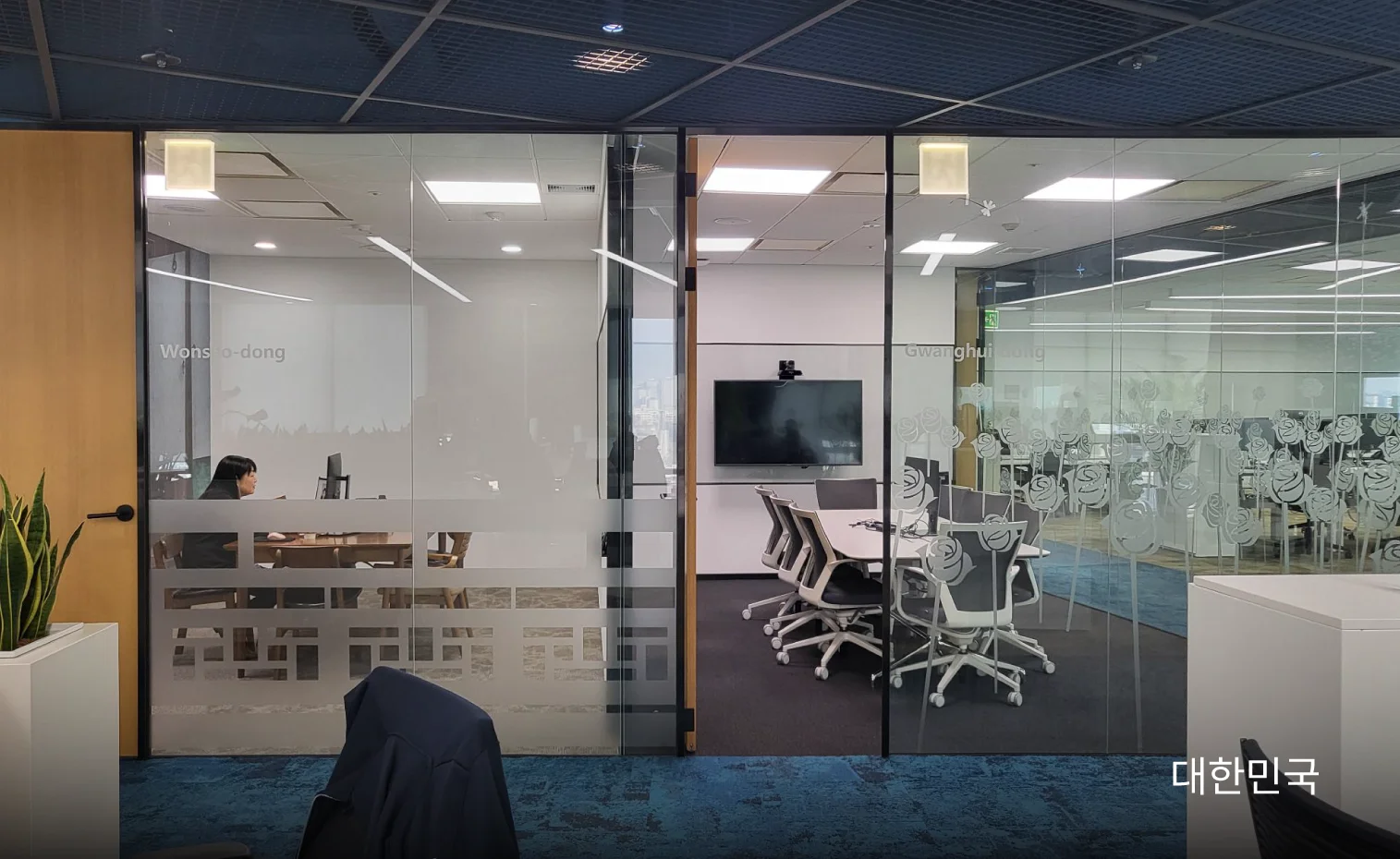 a  officer room and a meeting room