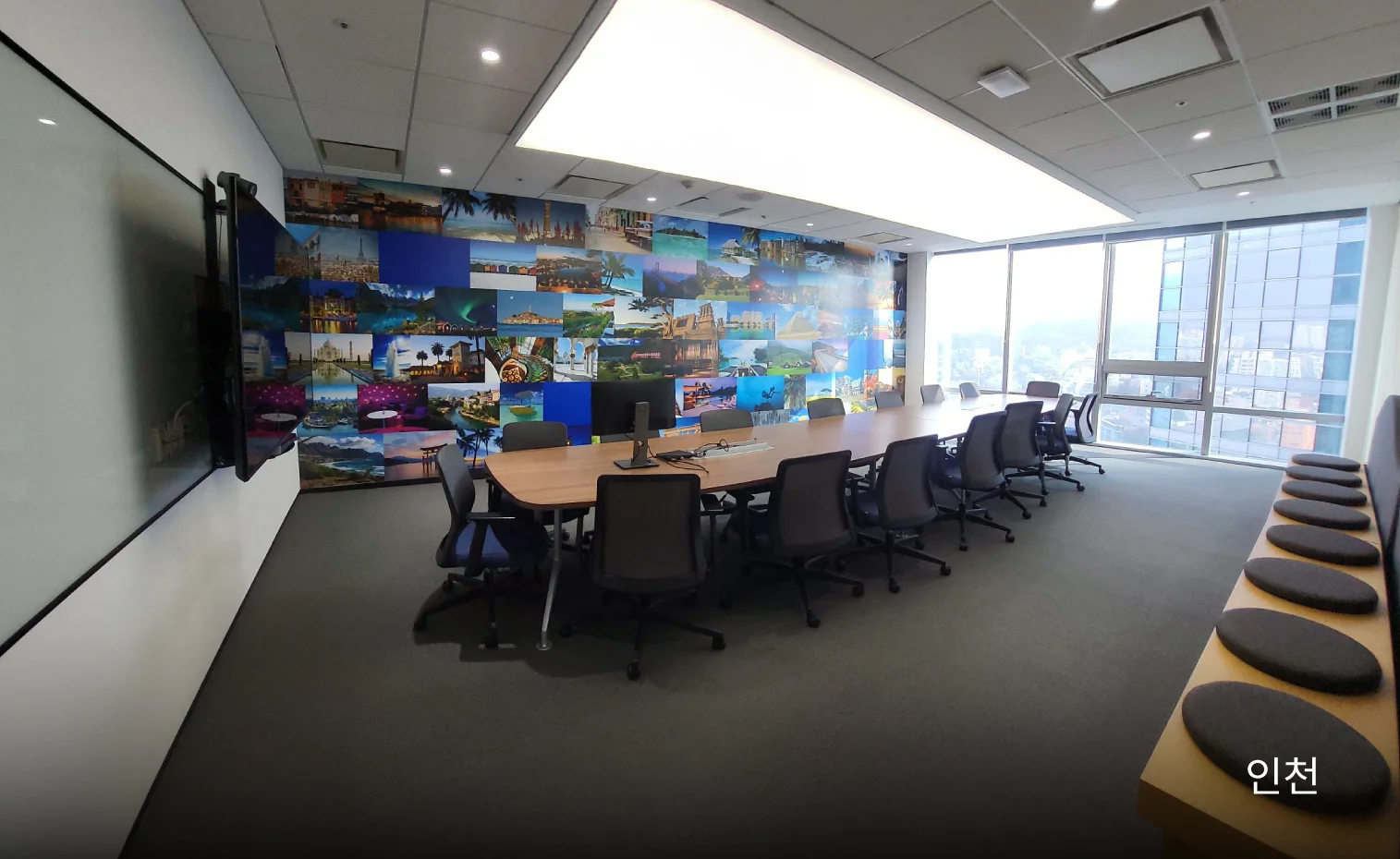 meeting room with beautiful picture