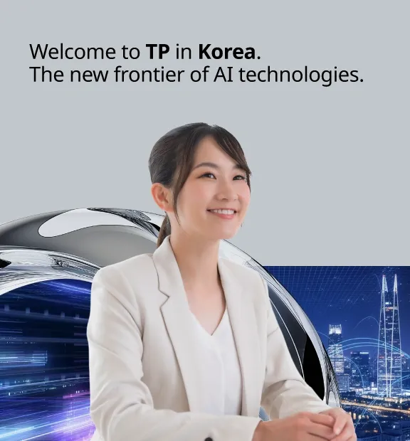 A long-haired girl in a white suit is smiling in the picture, with the background being the buildings of Seoul.